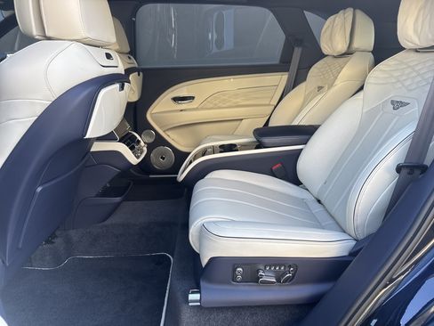 Used 2023 Bentley Bentayga Extended Wheelbase image 26
