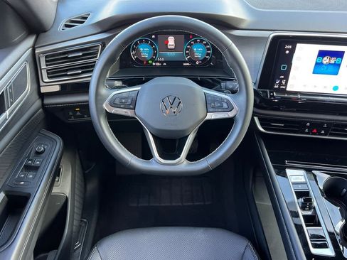 Used 2024 Volkswagen Atlas Cross Sport SE image 14