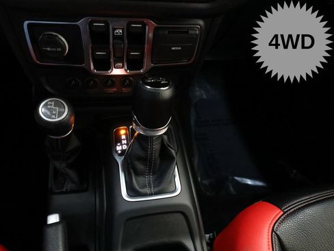 Used 2025 Jeep Wrangler Unlimited Sport AWD/4WD image 31