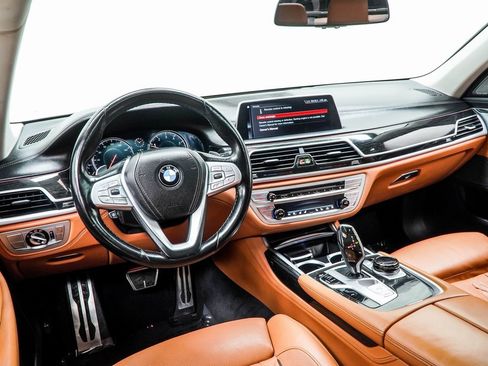 Used 2019 BMW 750i xDrive w/ Executive Package image 5