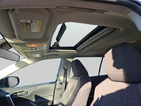 Used 2019 Toyota RAV4 XLE image 8