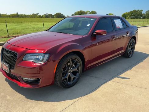 Used 2023 Chrysler 300 Touring L w/ Safetytec Plus Group image 4