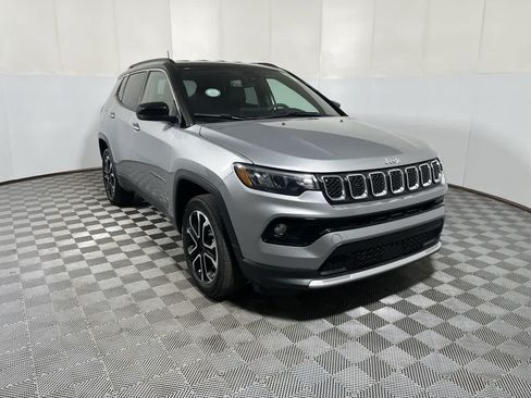 Used 2023 Jeep Compass Limited AWD/4WD image 2