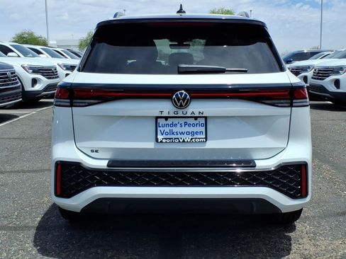 New 2026 Volkswagen Tiguan SE R-Line FWD image 5