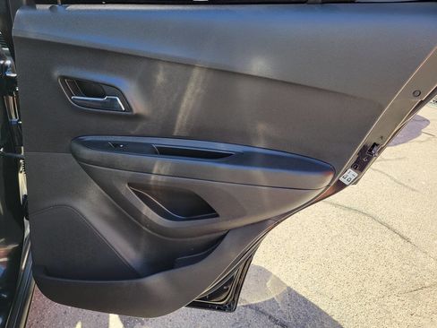Used 2018 Chevrolet Trax LT w/ Redline Edition FWD image 33