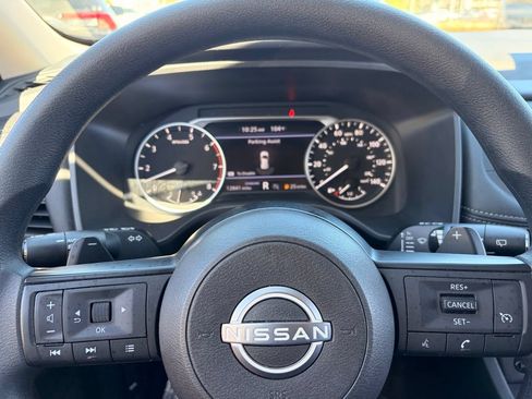 Used 2024 Nissan Rogue S FWD image 29