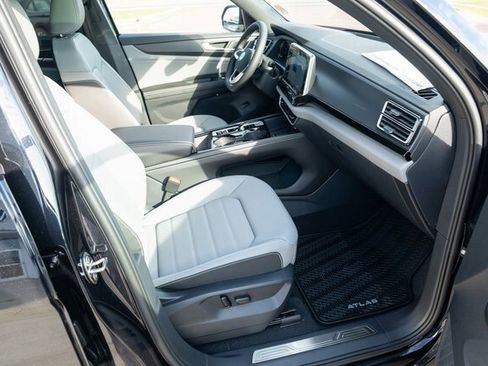 New 2026 Volkswagen Atlas Cross Sport SEL R-Line image 41