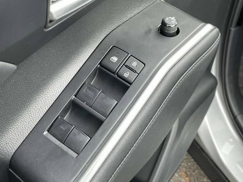 Used 2023 Toyota Highlander XLE image 17