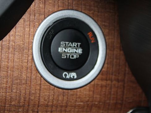 Used 2022 RAM 1500 Limited w/ Body-Colour Bumper Group image 31