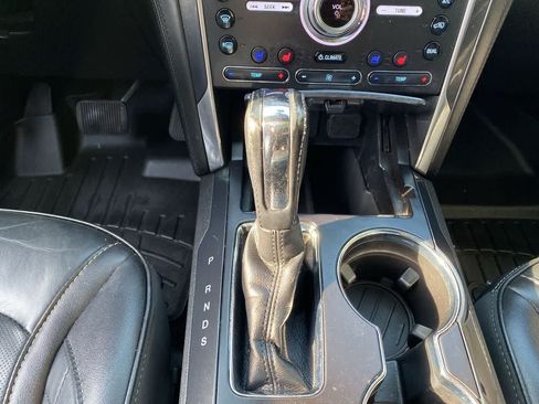 Used 2018 Ford Explorer Platinum AWD/4WD image 26