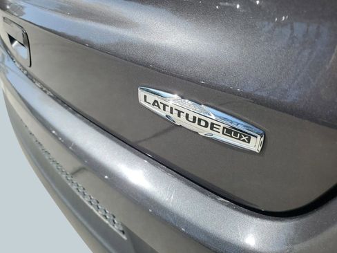 Used 2024 Jeep Compass Latitude image 8