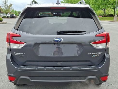 Used 2020 Subaru Forester Premium AWD/4WD image 8