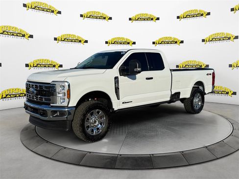 Used 2025 Ford F250 XLT image 1