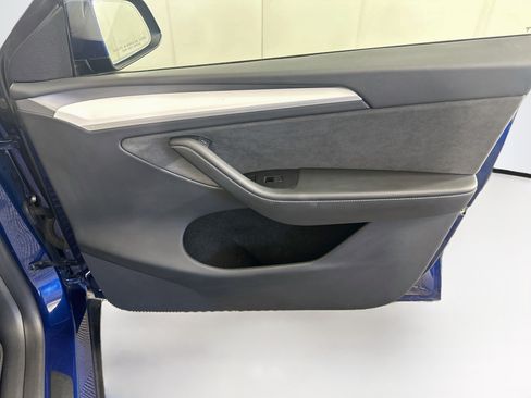 Used 2023 Tesla Model Y Long Range AWD/4WD image 32
