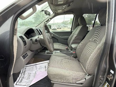 Used 2016 Nissan Frontier SV image 16