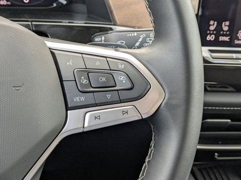 Used 2025 Volkswagen Atlas SE FWD image 16