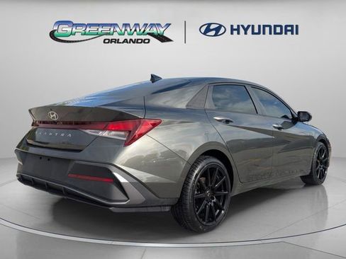 Used 2024 Hyundai Elantra SEL FWD image 8