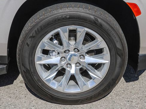 Used 2024 Chevrolet Suburban Premier RWD image 9