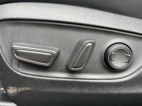 Used 2023 Toyota Highlander XLE FWD image 24