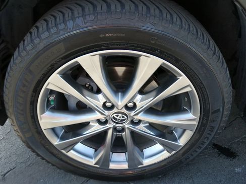 Used 2018 Toyota RAV4 Limited w/ Advanced Technology Package AWD/4WD image 11