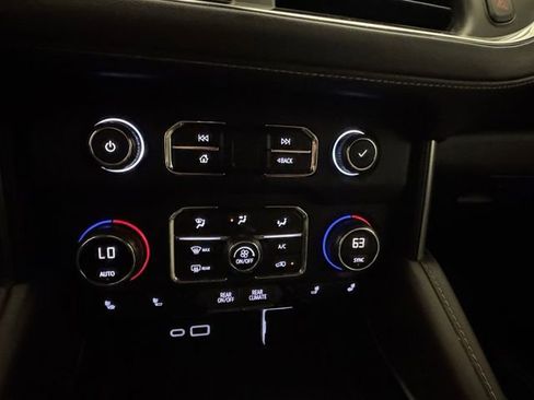 Used 2022 Chevrolet Tahoe Z71 image 12