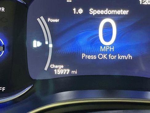 Used 2024 Chrysler Pacifica Select image 6