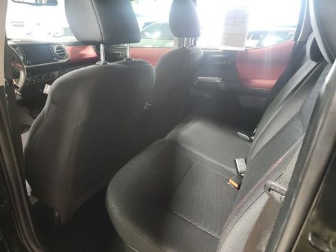 Used 2022 Toyota Tacoma SR image 8