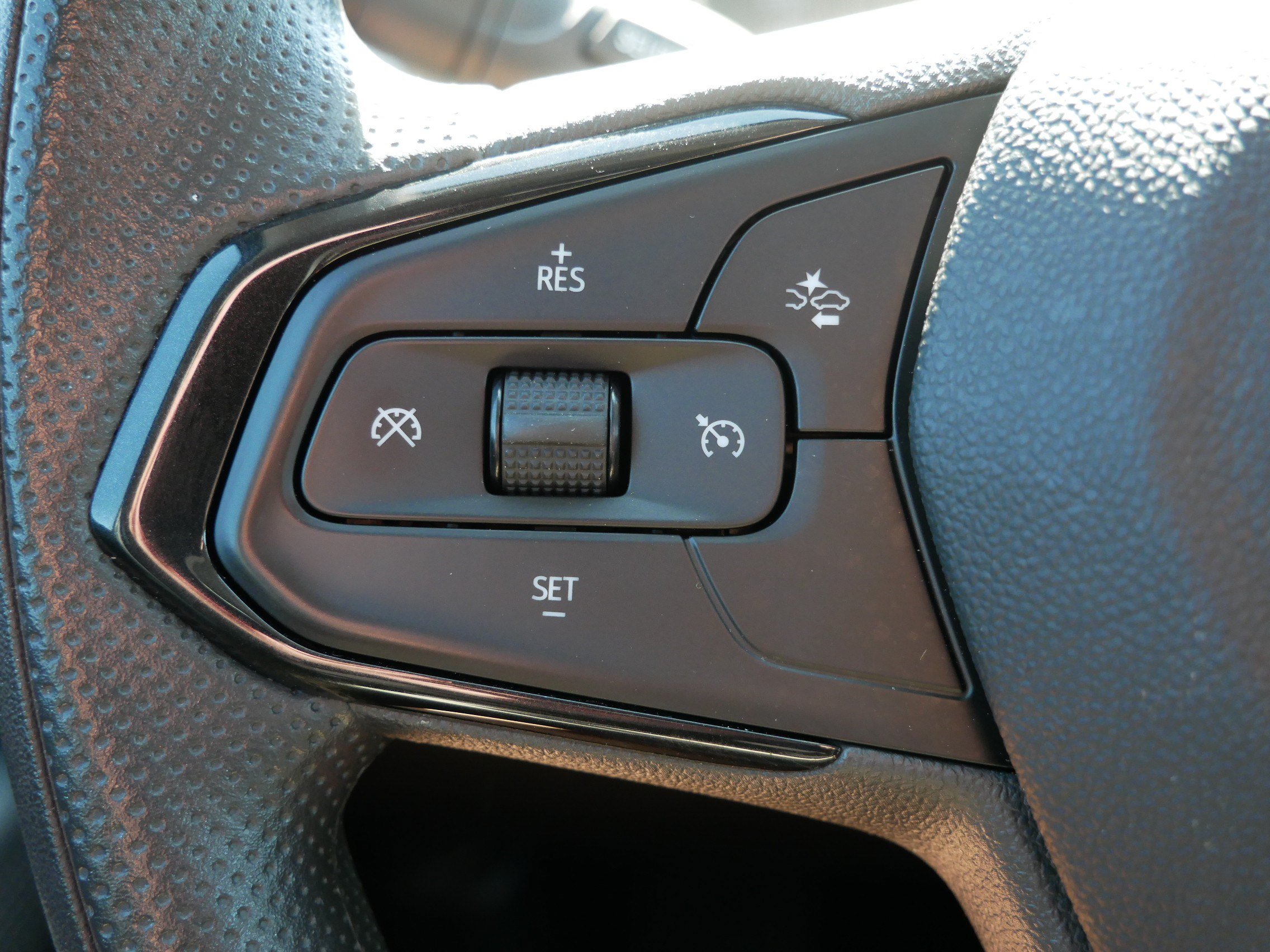 Used 2025 Chevrolet Trax LS w/ LS Convenience Package FWD image 27