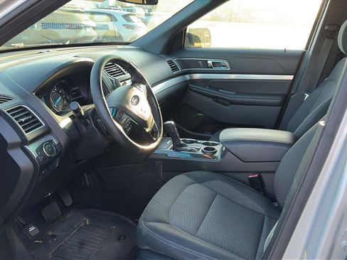 Used 2016 Ford Explorer XLT w/ Equipment Group 201A image 5