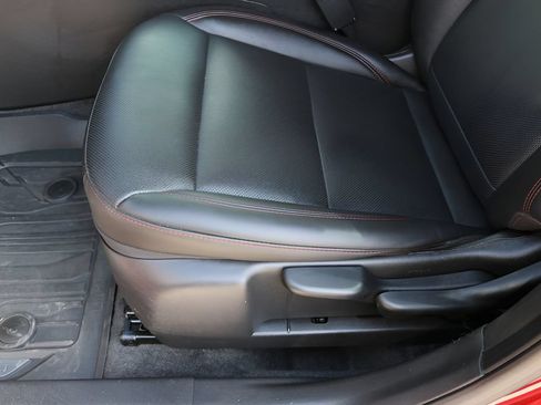 Used 2025 Chevrolet Trax RS FWD image 13