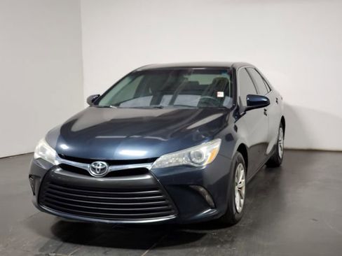 Used 2017 Toyota Camry LE image 4