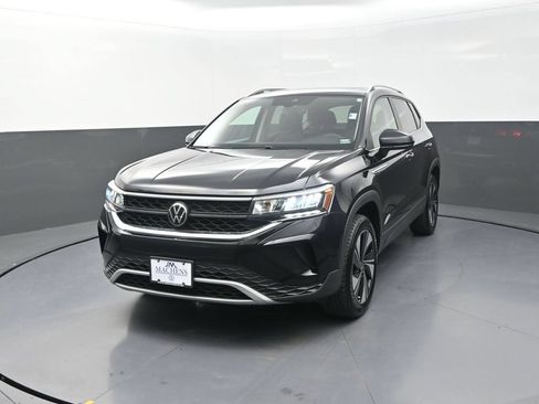 Used 2024 Volkswagen Taos SE AWD/4WD image 4