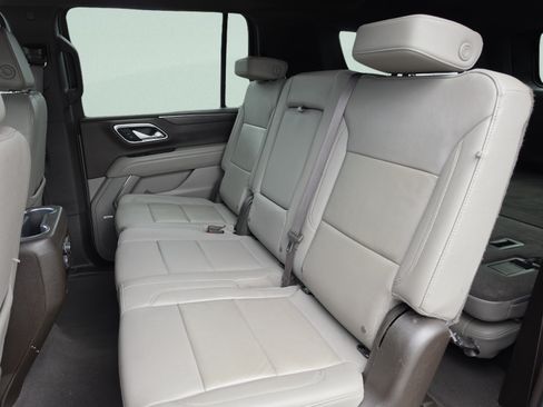 Used 2024 Chevrolet Suburban LT RWD image 20
