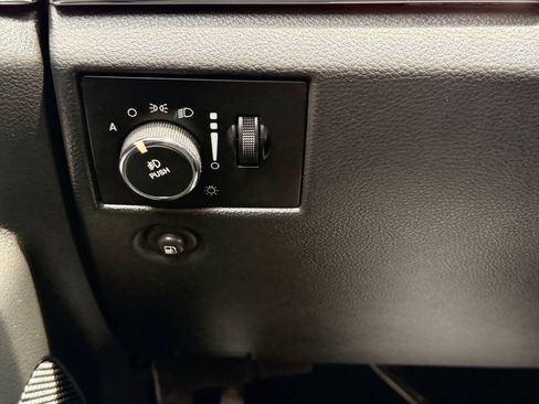Used 2012 Jeep Grand Cherokee Overland AWD/4WD image 33