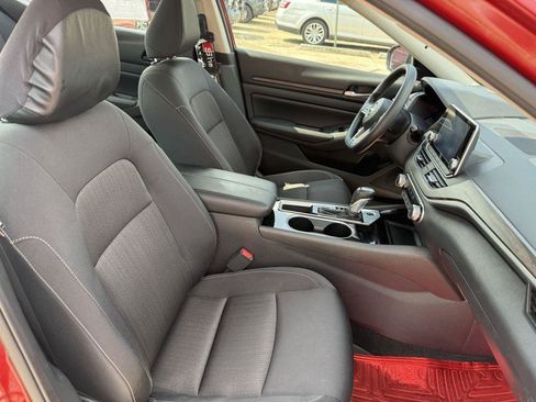 Used 2024 Nissan Altima 2.5 SV FWD image 13
