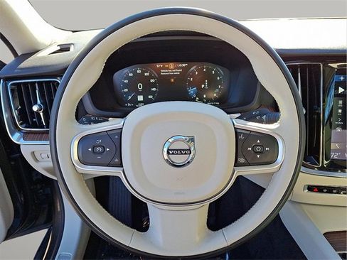 Used 2022 Volvo S60 B5 Momentum w/ Premium Package image 19