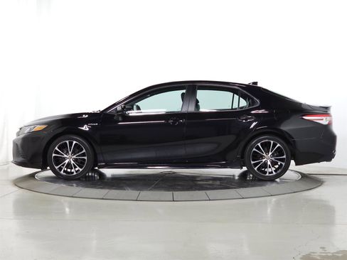 Used 2020 Toyota Camry SE FWD image 4