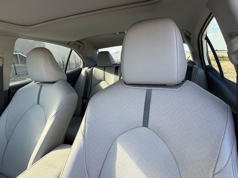 Used 2021 Toyota Camry XLE w/ Navigation Upgrade Package image 12