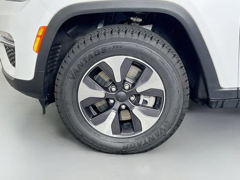 Used 2024 Jeep Grand Cherokee Limited 4xe AWD/4WD image 30