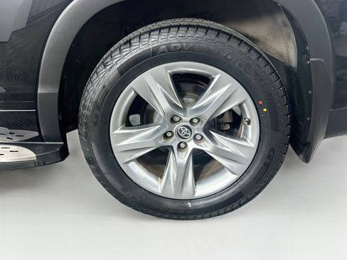 Used 2016 Toyota Highlander Limited FWD image 11