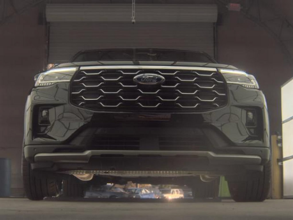 Used 2026 Ford Explorer Platinum w/ LUX Leather Package AWD/4WD image 4