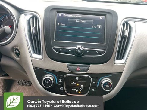 Used 2017 Chevrolet Malibu LT image 20