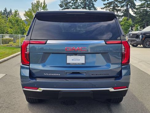 Used 2025 GMC Yukon Elevation AWD/4WD image 4
