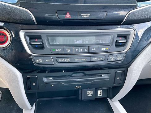 Used 2019 Honda Pilot Touring image 33