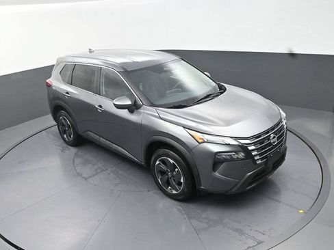 Used 2024 Nissan Rogue SV AWD/4WD image 11
