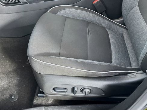 Used 2022 Chevrolet TrailBlazer LT w/ Convenience Package image 24