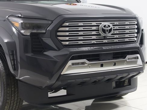 Used 2025 Toyota Tacoma Limited image 38