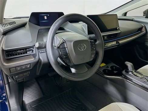 Used 2023 Toyota Prius XLE image 9