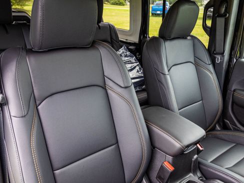 New 2025 Jeep Wrangler Sahara image 39