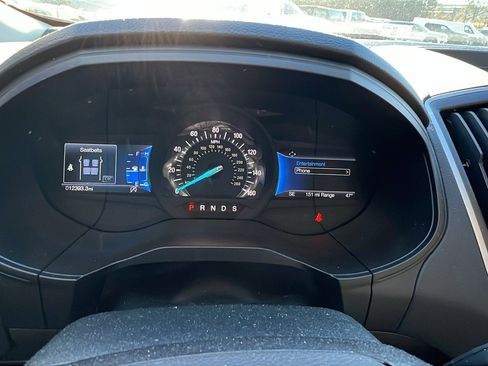 Used 2023 Ford Edge SE image 26